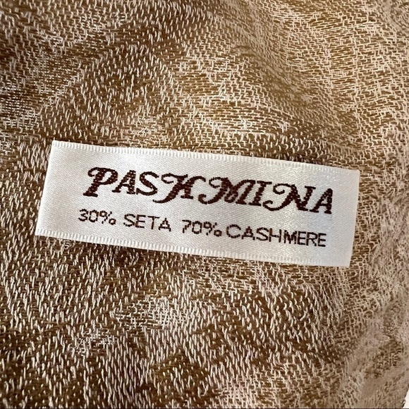 NEW soft beige cashmere Pashmina - Picture 3 of 5
